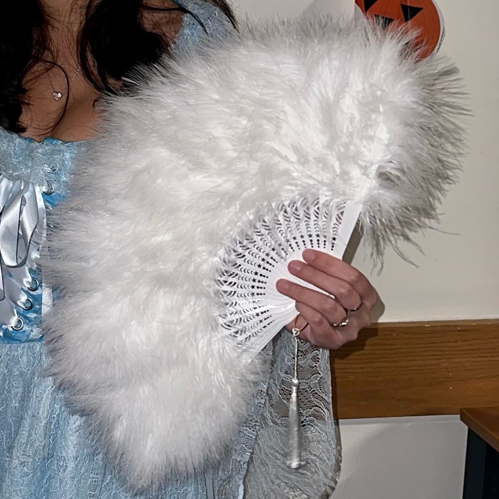 white feather fan accessory for halloween 💙